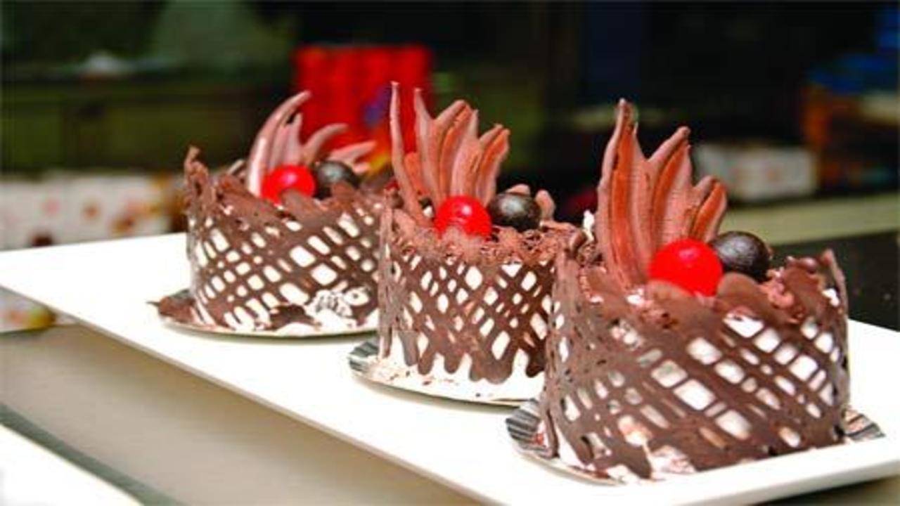 Gentleman Designer Chocolate Cake - Buy, Send & Order Online Delivery In  India - Cake2homes