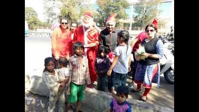 Students bring Christmas cheer for street kids