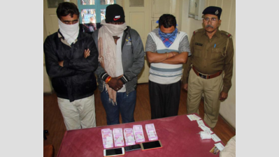 Two held in Shahpur with Rs 10 lakh in Rs 2,000 notes