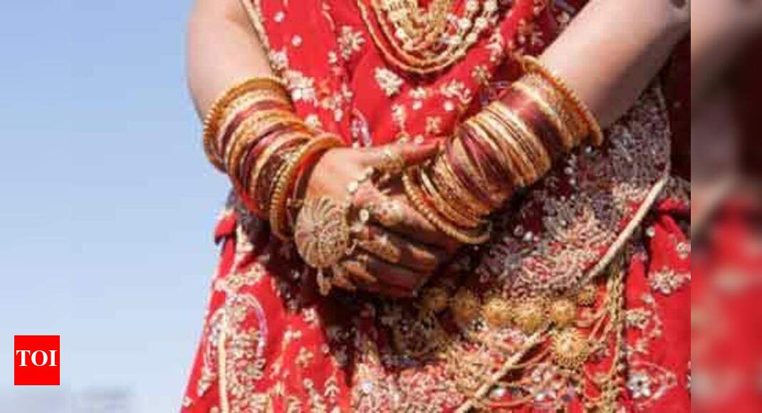 Girls average marriage age inches up in gujarat ahmedabad news