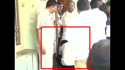 On cam: Man ties Karnataka CM's shoe laces
