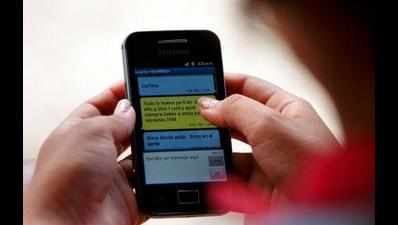 '1 out of 3 teens crossing road busy on cellphone'
