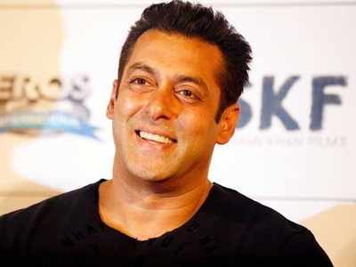 Salman: I invited 200 guests to my birthday bash but 3000 people showed ...