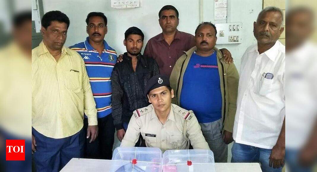 Two held for selling country-made guns | Vadodara News - Times of India