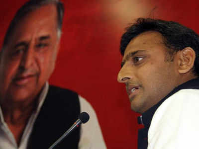 After Mulayam's snub, Akhilesh calls for meeting of party leaders to hear 'grievances'
