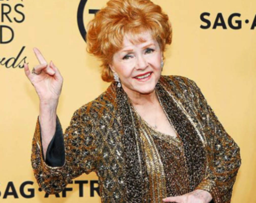 
Debbie Reynolds passes away a day after daughter Carrie Fisher
