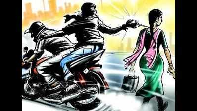 Chain snatchers rob 2 women of Rs 1.30L in Nerul