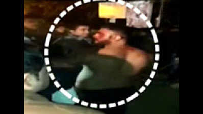 New Delhi: Man dies after smashing beer bottle on his head at pub