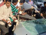 Car carrying liquor meets with an accident, crowd loots liquor
