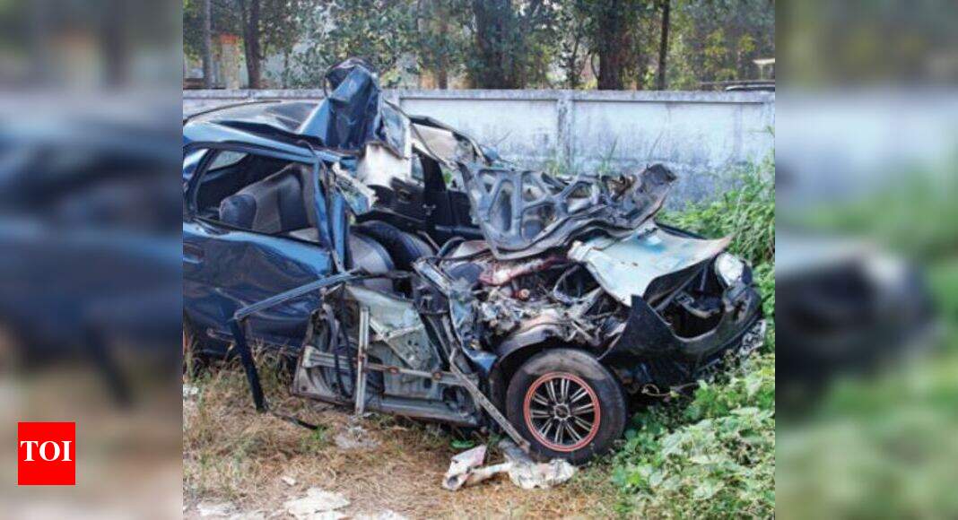 Car Accident Kochi: Two techies, two students killed in pre-dawn pile ...