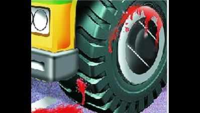 Blinded by fog, bus crushes man in Ashta