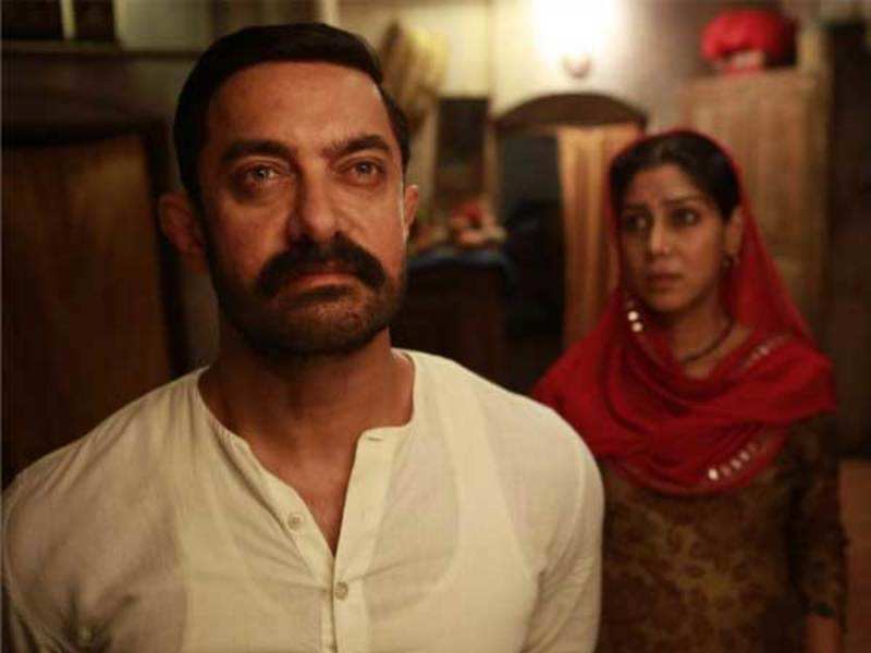 'Dangal' vs 'Sultan' box office collection: Aamir Khan's 'Dangal' crosses the 300-crore mark to become 2016's highest grosser
