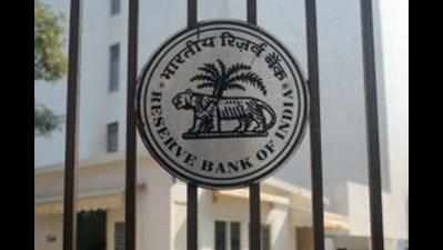 Demonetisation: 30-year-old woman strips outside RBI office