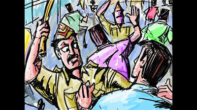 Cops nab two chain snatchers in Pune