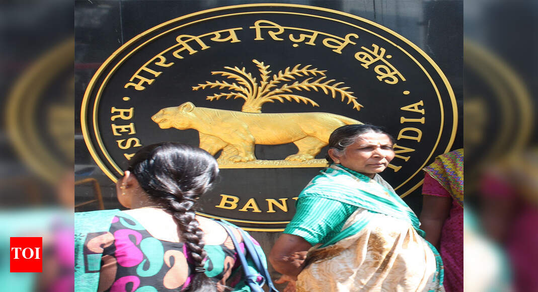 RBI officials: RBI officials says NRIs to wait till PM ...