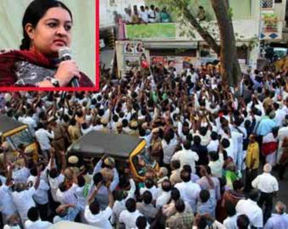 
Jayalalithaa's niece Deepa Jayakumar set to join politics, organises show of strength
