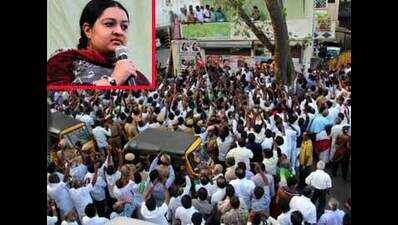 Jayalalithaa's niece Deepa Jayakumar set to join politics, organises show of strength