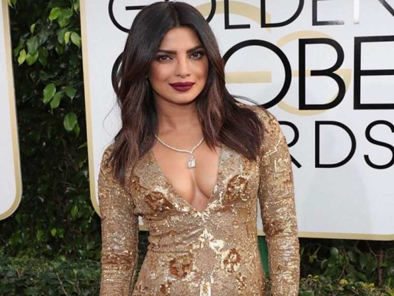 Priyanka Chopra is a golden delight at Golden Globes 2017 - Times of India