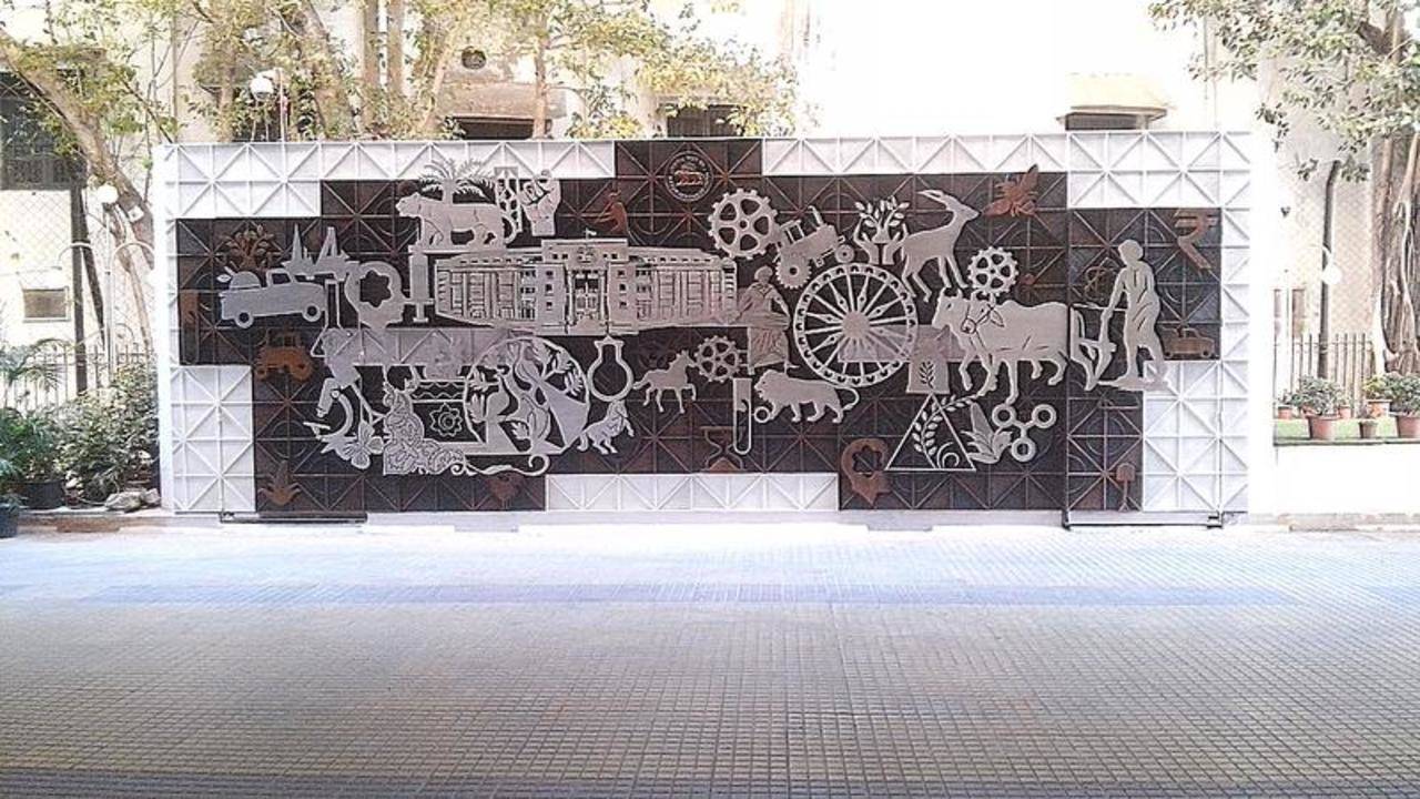 Vadodara artist's work adorns RBI wall in Mumbai
