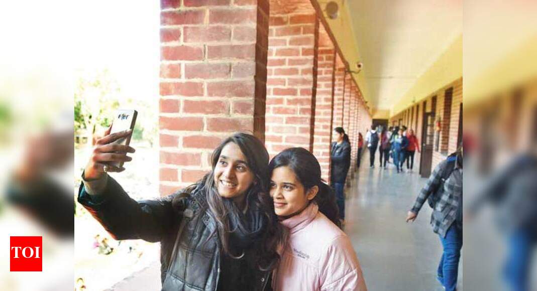 Miranda House asks parttime students to show selfiecontrol, they call