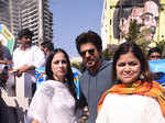 SRK launches sculpture #Bandra