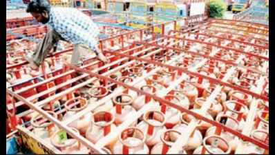 Consumers end up paying more to avail Rs 5 LPG discount in Hubballi