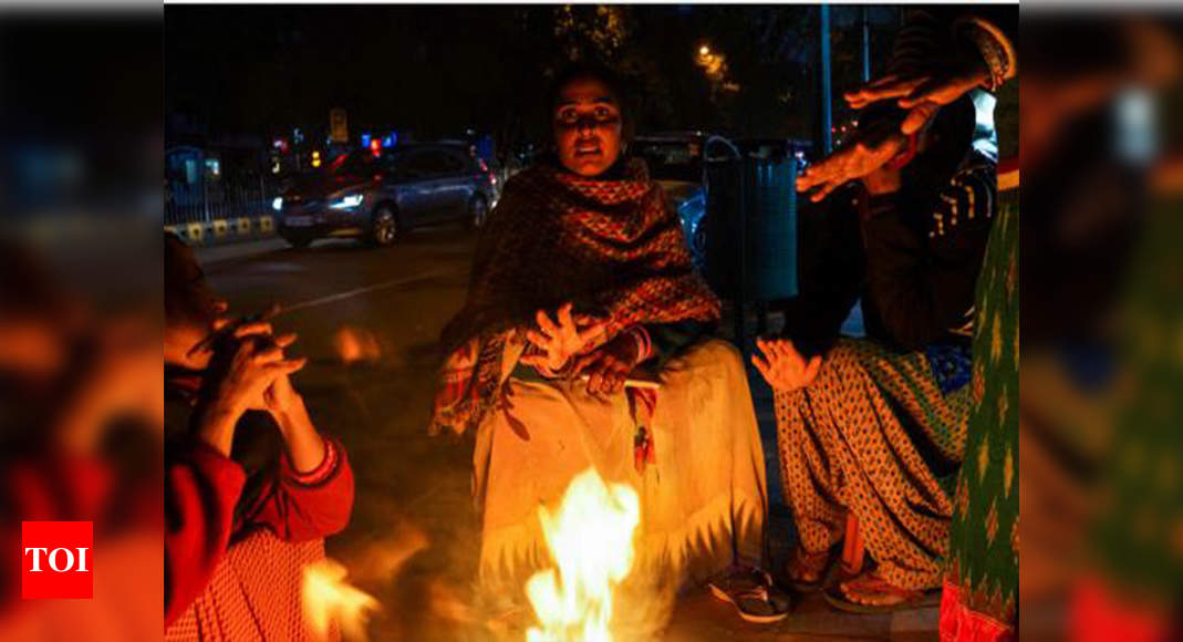 Delhi Braves Seasons Coldest Day As Mercury Dips To 2 Deg C Delhi News Times Of India 8967