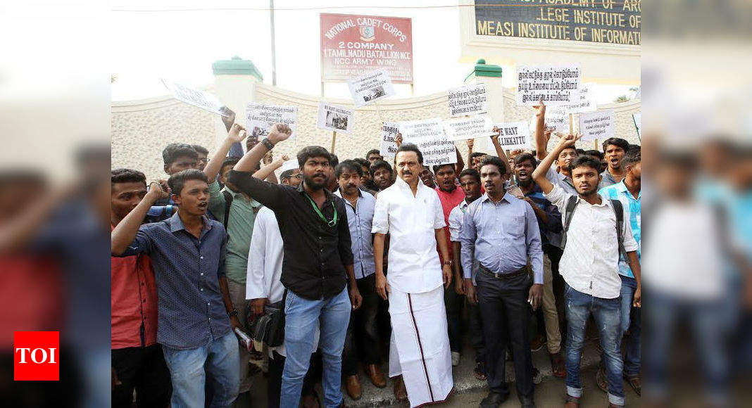 students-protests-for-jallikattu-remind-stalin-of-1965-anti-hindi