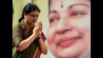 Sasikala to garland MGR statue on his birth centenary