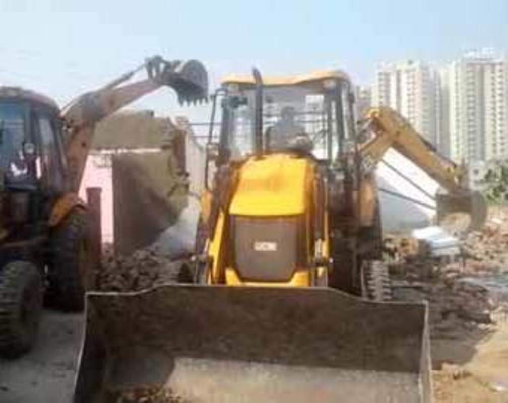 
Gurgaon: 400 unauthorised shops, commercial structures demolished in anti-establishment drive

