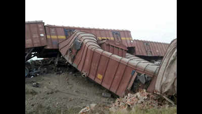 10 coaches of goods train derails in Unnao