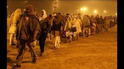 Roads of Allahabad host bhandara for devotees