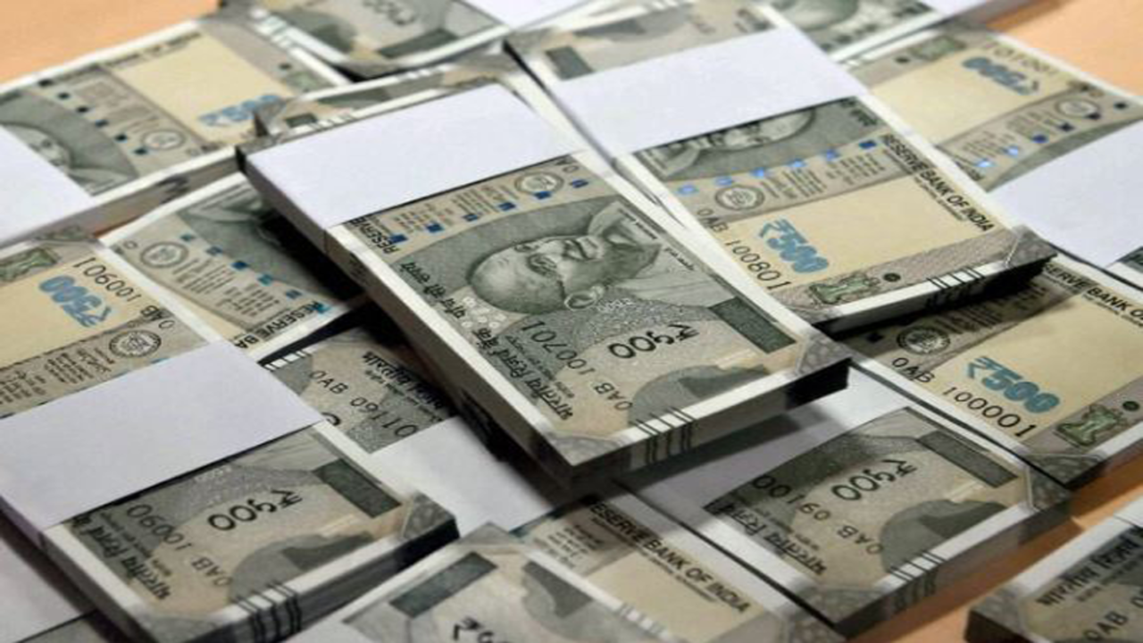 Rupee climbs to over 1-wk high on weak dollar, GST hopes - Times of India