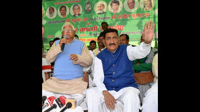 Former Union minister Raghunath Jha returns to RJD in presence of Lalu