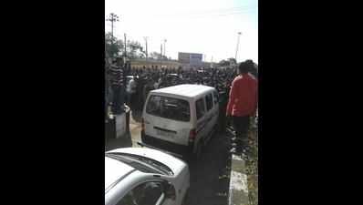 Patidars scuffle with tollbooth staff near Gondal