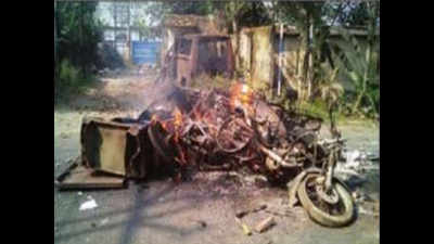 Killer driver held, Bakhrahat still in flames