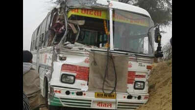 25 feared dead after school bus collides with truck in UP's Etah district