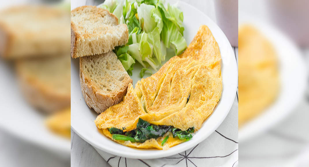 Spinach and Cheese Omelette Recipe: How to Make Spinach and Cheese ...