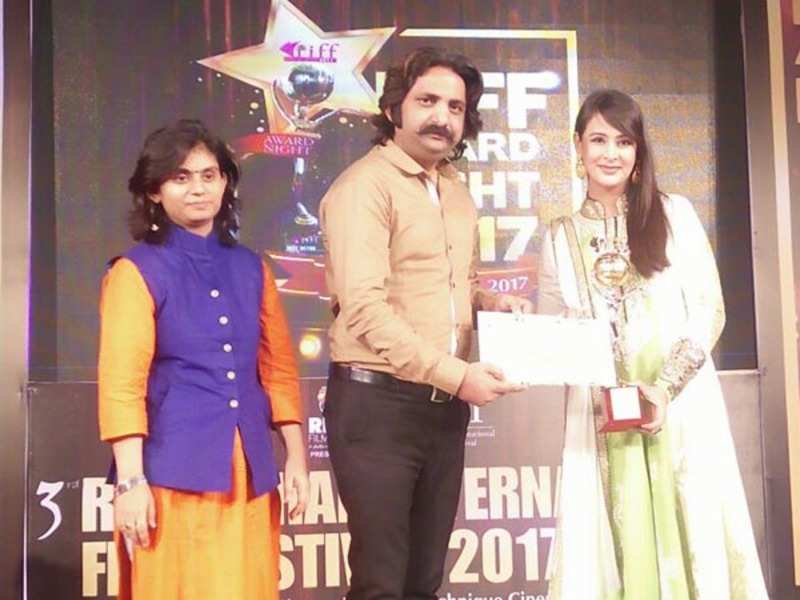 Preeti Jhangiani wins best actor award for 'Taawdo' at RIFF