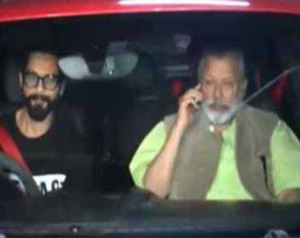 
Shahid spotted with dad Pankaj Kapoor at special screening of 'Rangoon'
