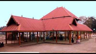 Huge rush of devotees at Thiruvairanikulam Mahadeva temple