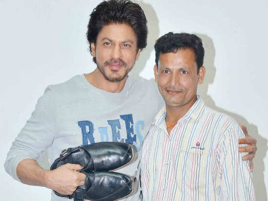 Shah Rukh Khan meets real life Cobbler, Shyam Bahadur!