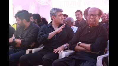 Rajinikanth, Kamal Haasan and other Tamil actors join pro-jallikattu protest