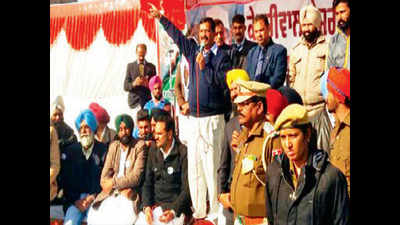 Show way out to Amarinder Singh, Parkash Singh Badal: Arvind Kejriwal to Lambi voters