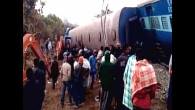 23 dead, many injured as train derails in Andhra Pradesh