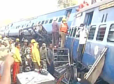 32 killed as Hirakhand Express derails in Andhra