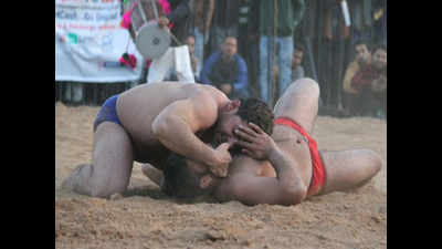 Enthusiasts swarm dangal event