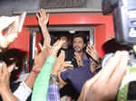 RaeesByRail: Shah Rukh Khan travels in Rajdhani to promote Raees!