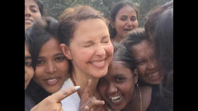 Ashley Judd spends time with children from Kolkata’s red light areas