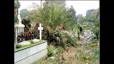 Madhusudan’s grave turns dumping ground for slum dwellers